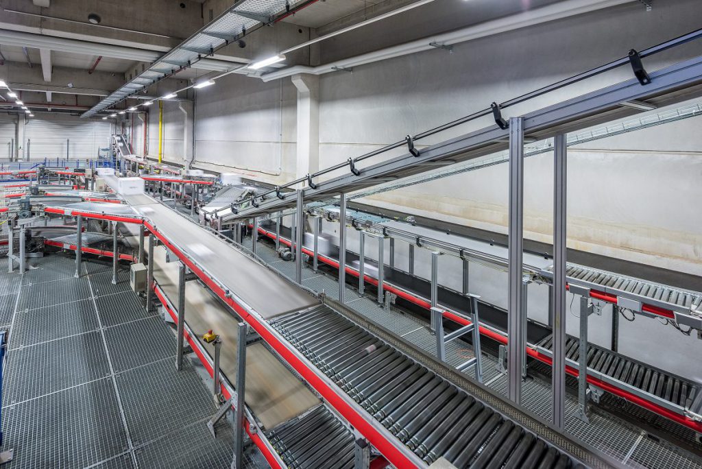 Onze componenten zijn standaard, maar uw sorteersysteem is dat niet. Wij creëren op maat gemaakte systemen die uw productieproces verbeteren.